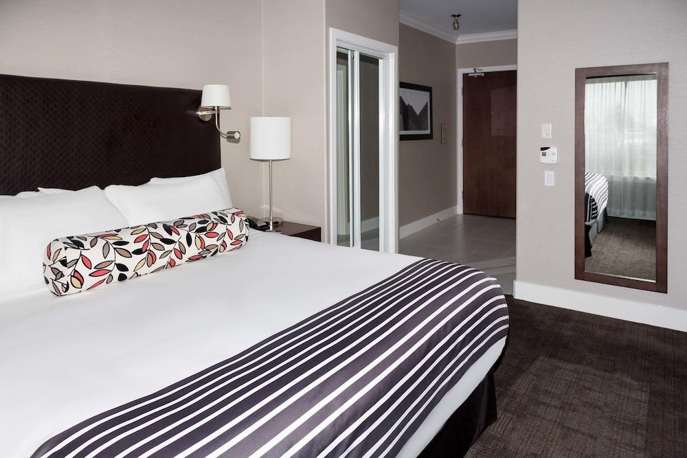 Sandman Signature Edmonton South Hotel Buitenkant foto