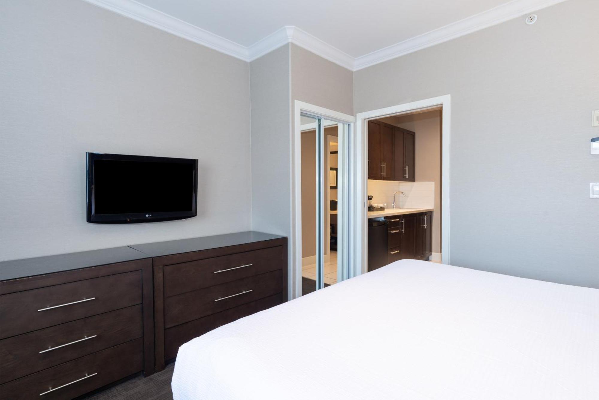 Sandman Signature Edmonton South Hotel Buitenkant foto